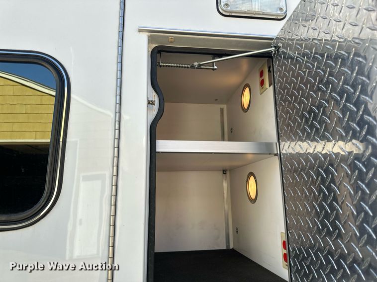 image for item DN0800 1998 Ford E450 ambulance