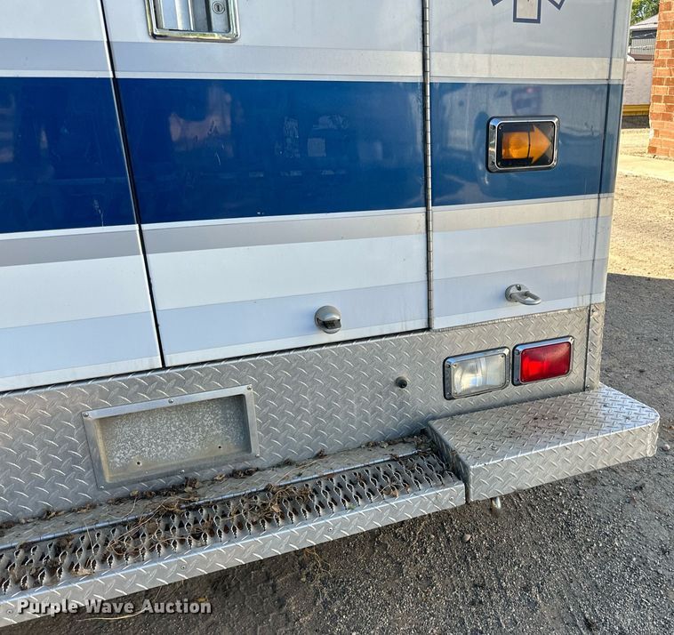 image for item DN0800 1998 Ford E450 ambulance