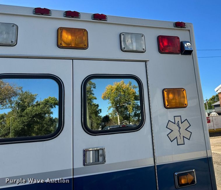 image for item DN0800 1998 Ford E450 ambulance