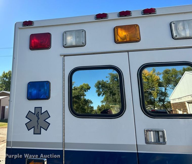 image for item DN0800 1998 Ford E450 ambulance