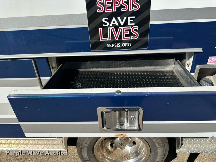 image for item DN0800 1998 Ford E450 ambulance