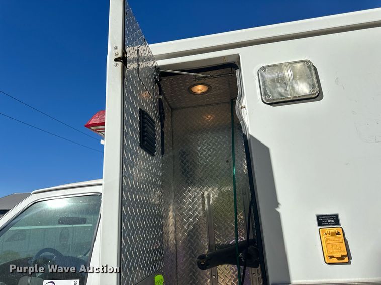 image for item DN0800 1998 Ford E450 ambulance
