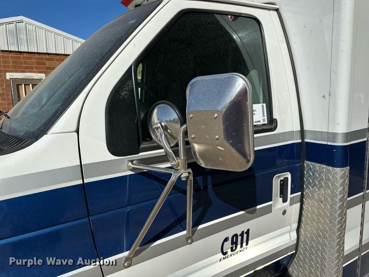 image for item DN0800 1998 Ford E450 ambulance