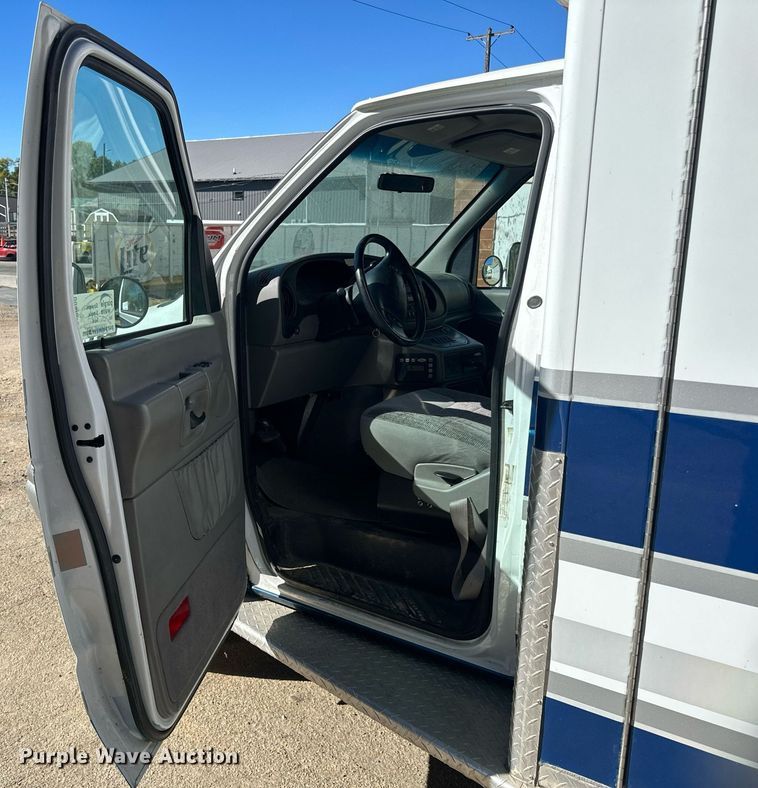 image for item DN0800 1998 Ford E450 ambulance