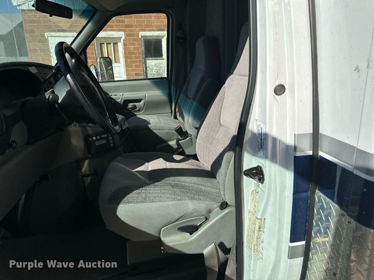 image for item DN0800 1998 Ford E450 ambulance