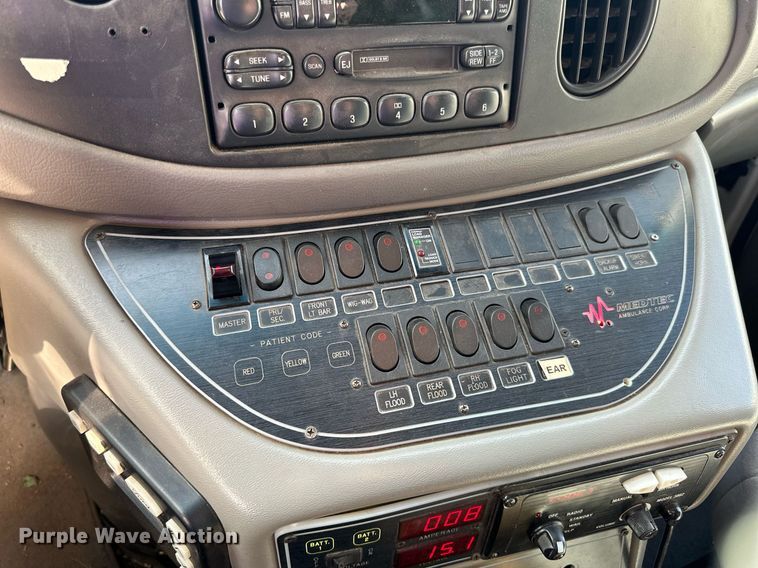 image for item DN0800 1998 Ford E450 ambulance