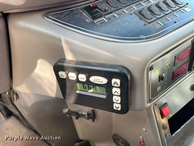 image for item DN0800 1998 Ford E450 ambulance