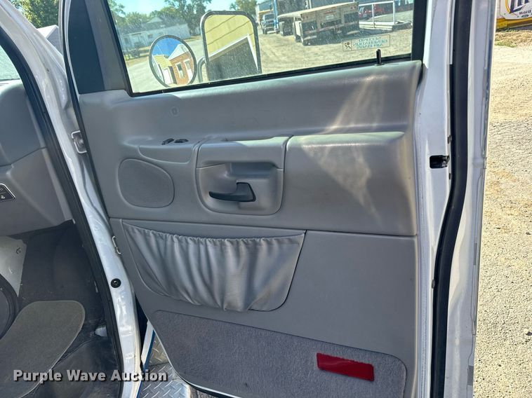 image for item DN0800 1998 Ford E450 ambulance