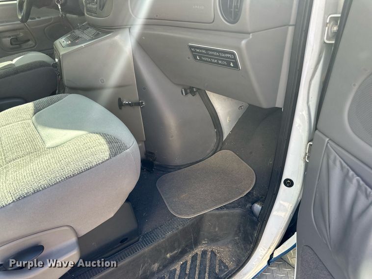 image for item DN0800 1998 Ford E450 ambulance