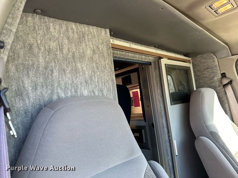 image for item DN0800 1998 Ford E450 ambulance