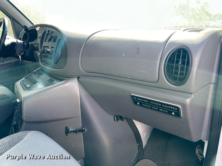 image for item DN0800 1998 Ford E450 ambulance