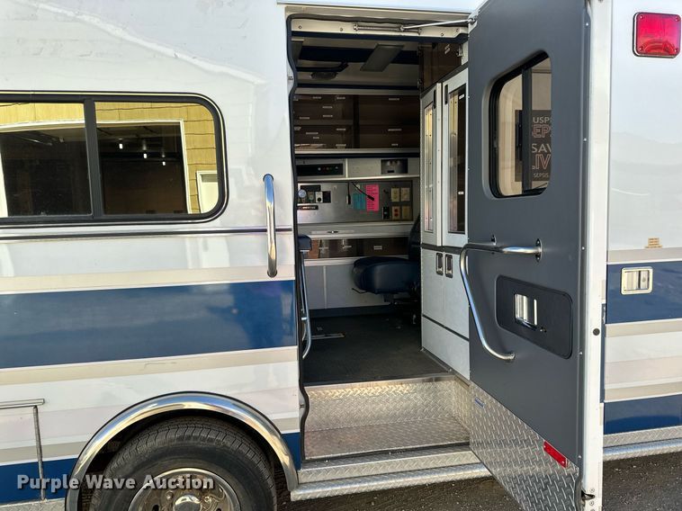 image for item DN0800 1998 Ford E450 ambulance