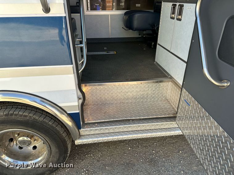 image for item DN0800 1998 Ford E450 ambulance