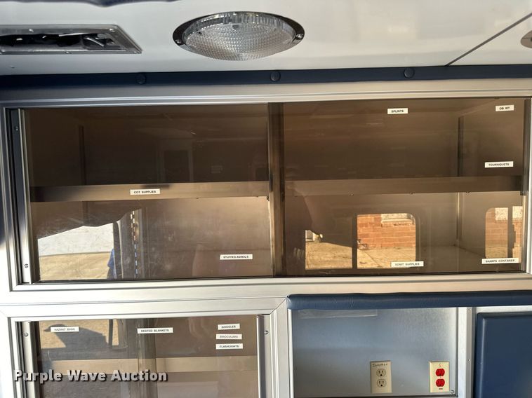 image for item DN0800 1998 Ford E450 ambulance