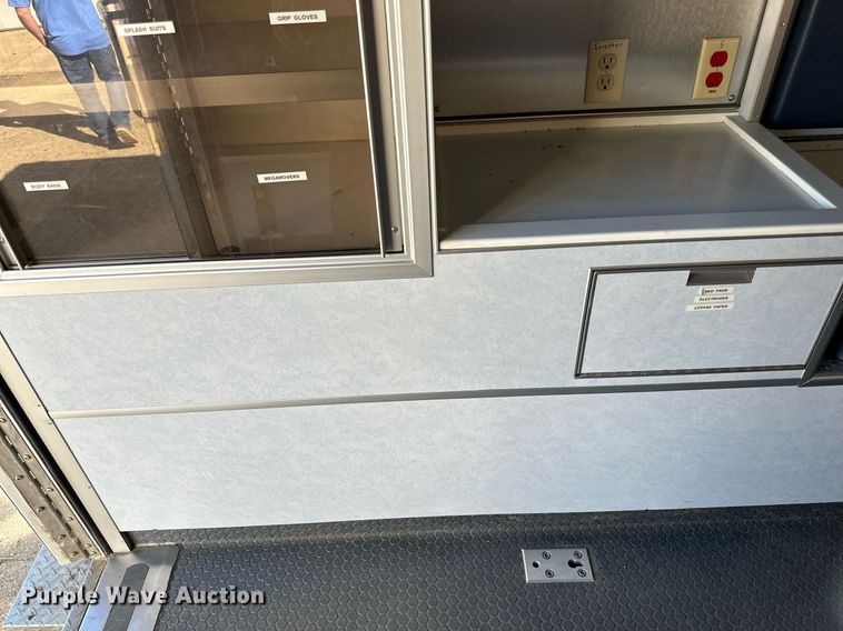 image for item DN0800 1998 Ford E450 ambulance