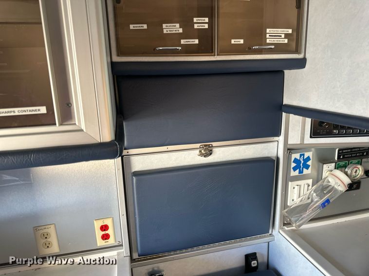 image for item DN0800 1998 Ford E450 ambulance