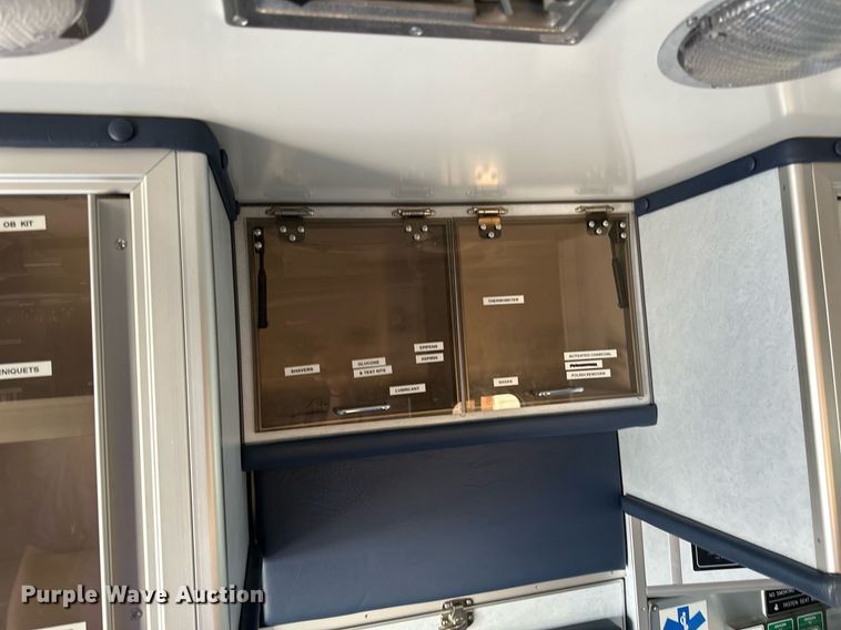 image for item DN0800 1998 Ford E450 ambulance