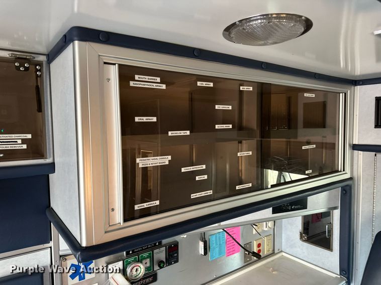 image for item DN0800 1998 Ford E450 ambulance