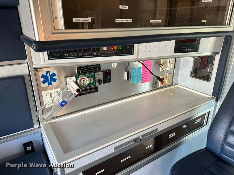 image for item DN0800 1998 Ford E450 ambulance