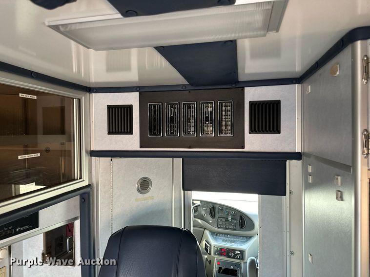 image for item DN0800 1998 Ford E450 ambulance