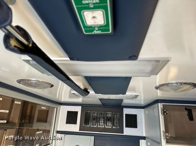 image for item DN0800 1998 Ford E450 ambulance