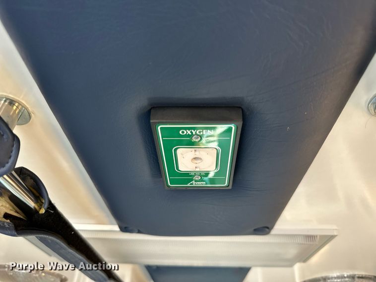 image for item DN0800 1998 Ford E450 ambulance