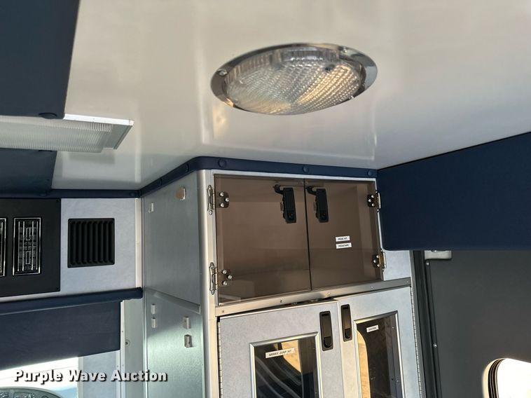 image for item DN0800 1998 Ford E450 ambulance