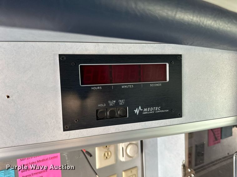 image for item DN0800 1998 Ford E450 ambulance