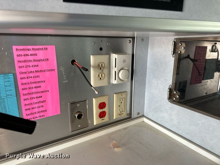 image for item DN0800 1998 Ford E450 ambulance