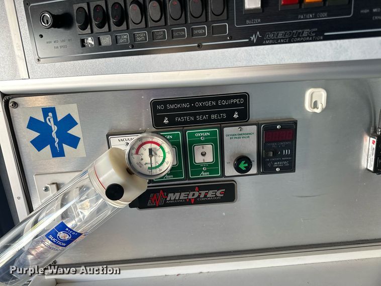 image for item DN0800 1998 Ford E450 ambulance