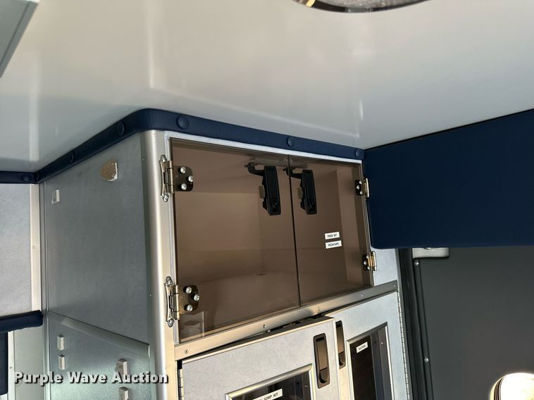 image for item DN0800 1998 Ford E450 ambulance