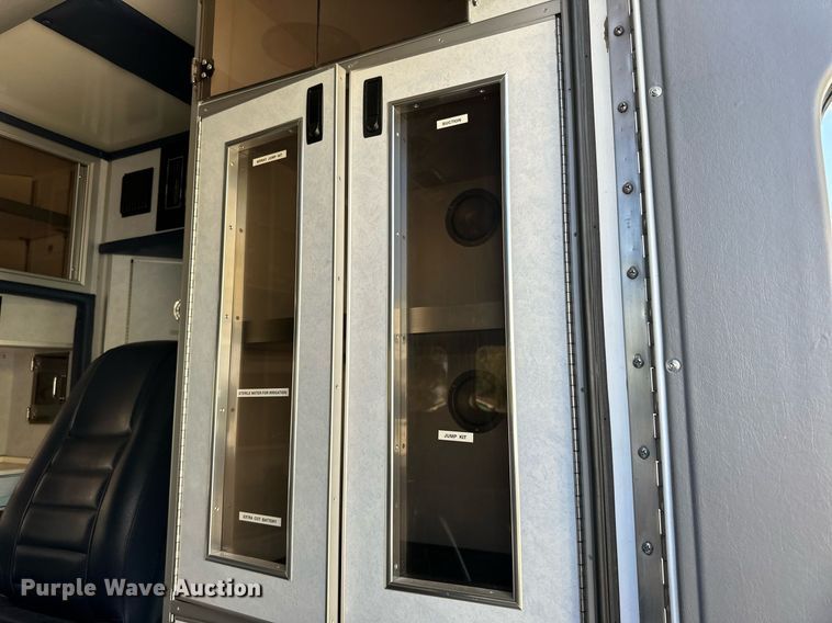 image for item DN0800 1998 Ford E450 ambulance