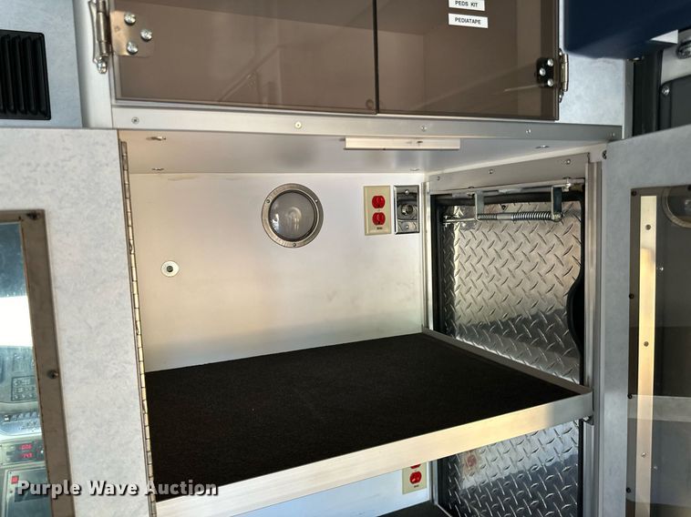 image for item DN0800 1998 Ford E450 ambulance