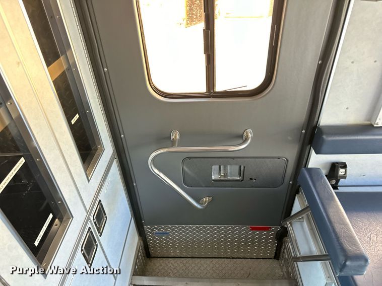 image for item DN0800 1998 Ford E450 ambulance