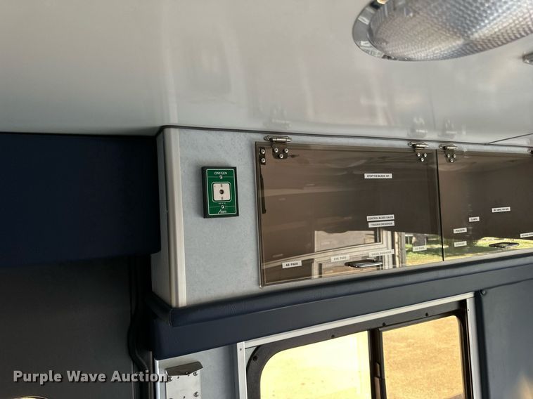 image for item DN0800 1998 Ford E450 ambulance