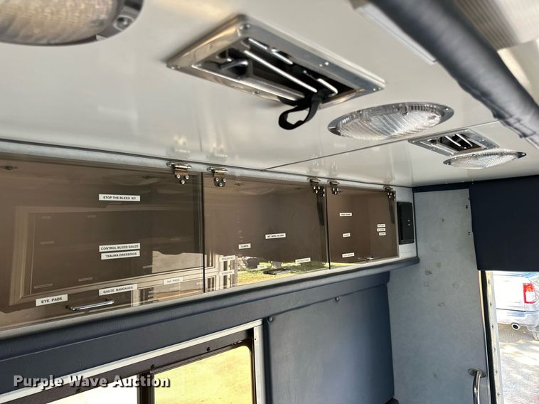 image for item DN0800 1998 Ford E450 ambulance