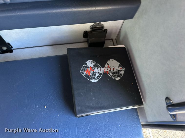 image for item DN0800 1998 Ford E450 ambulance