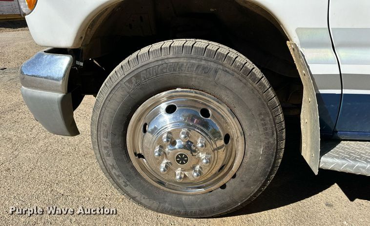 image for item DN0800 1998 Ford E450 ambulance