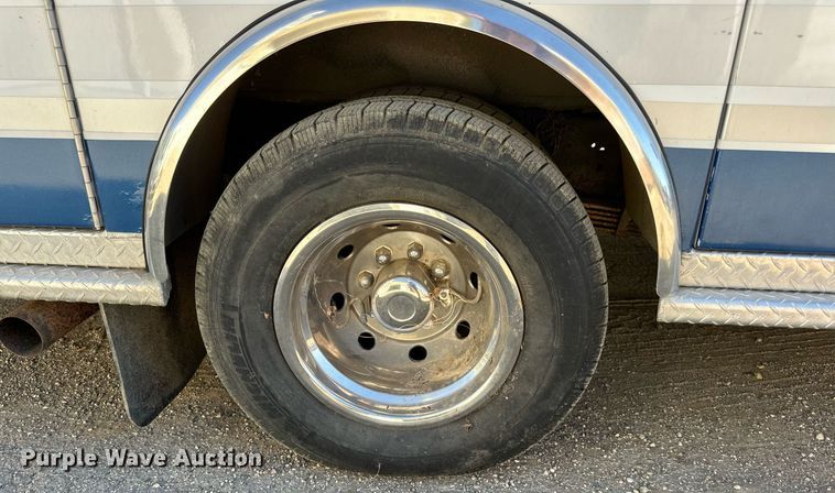 image for item DN0800 1998 Ford E450 ambulance