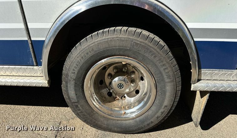 image for item DN0800 1998 Ford E450 ambulance