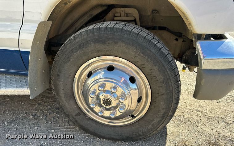 image for item DN0800 1998 Ford E450 ambulance