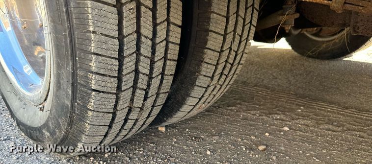 image for item DN0800 1998 Ford E450 ambulance