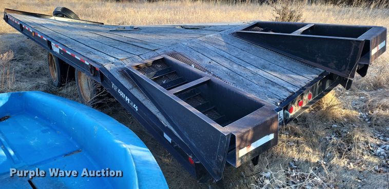 image for item DN3689 2003 Dakota Manufacturing Trail- Eze TE40R24 equipment trailer