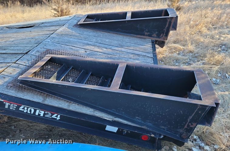 image for item DN3689 2003 Dakota Manufacturing Trail- Eze TE40R24 equipment trailer