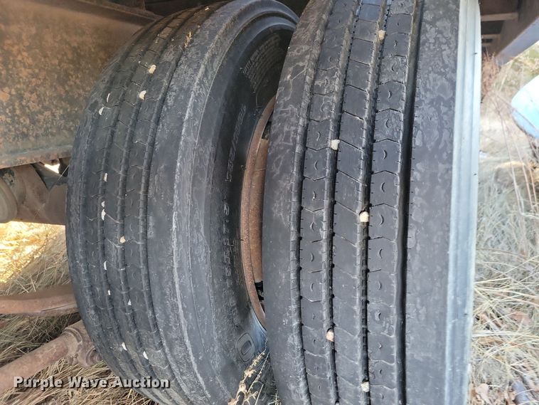 image for item DN3689 2003 Dakota Manufacturing Trail- Eze TE40R24 equipment trailer