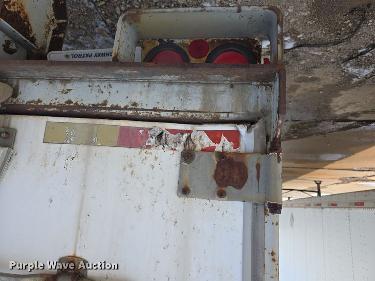 image for item DO7770 1987 Fruehauf FB91 dry van trailer