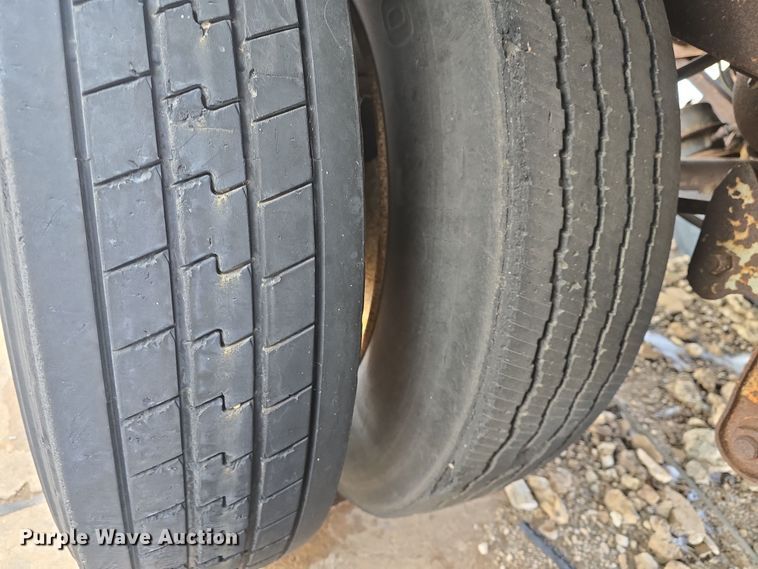 image for item DO7770 1987 Fruehauf FB91 dry van trailer