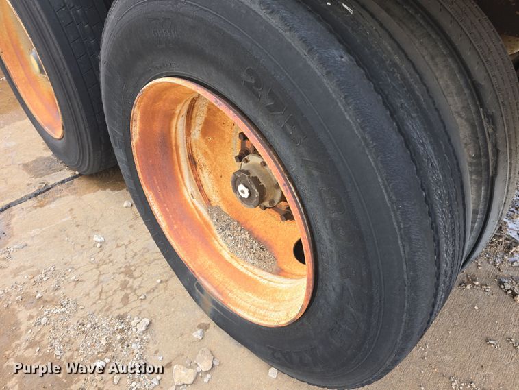 image for item DO7770 1987 Fruehauf FB91 dry van trailer