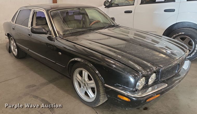 image for item DO7785 1998 Jaguar XJR 
