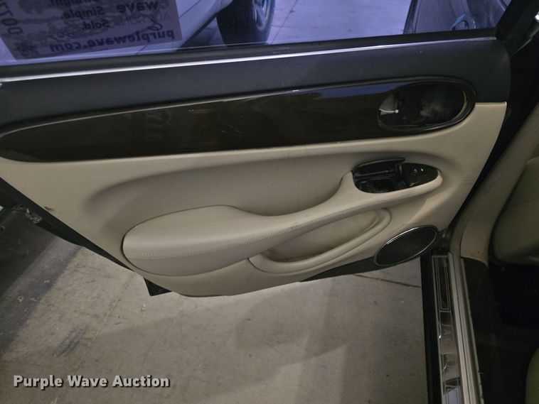 image for item DO7785 1998 Jaguar XJR 